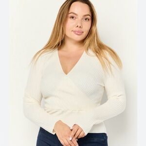 Lane Bryant white v neck sweater size 14/16 in good condition preowned